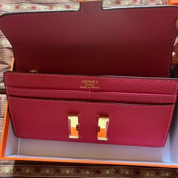 Hermes Fuchsia Wallet with Gold H Clasp - Picture 2 of 3